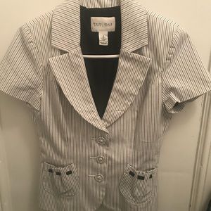 White Black short sleeve blazer